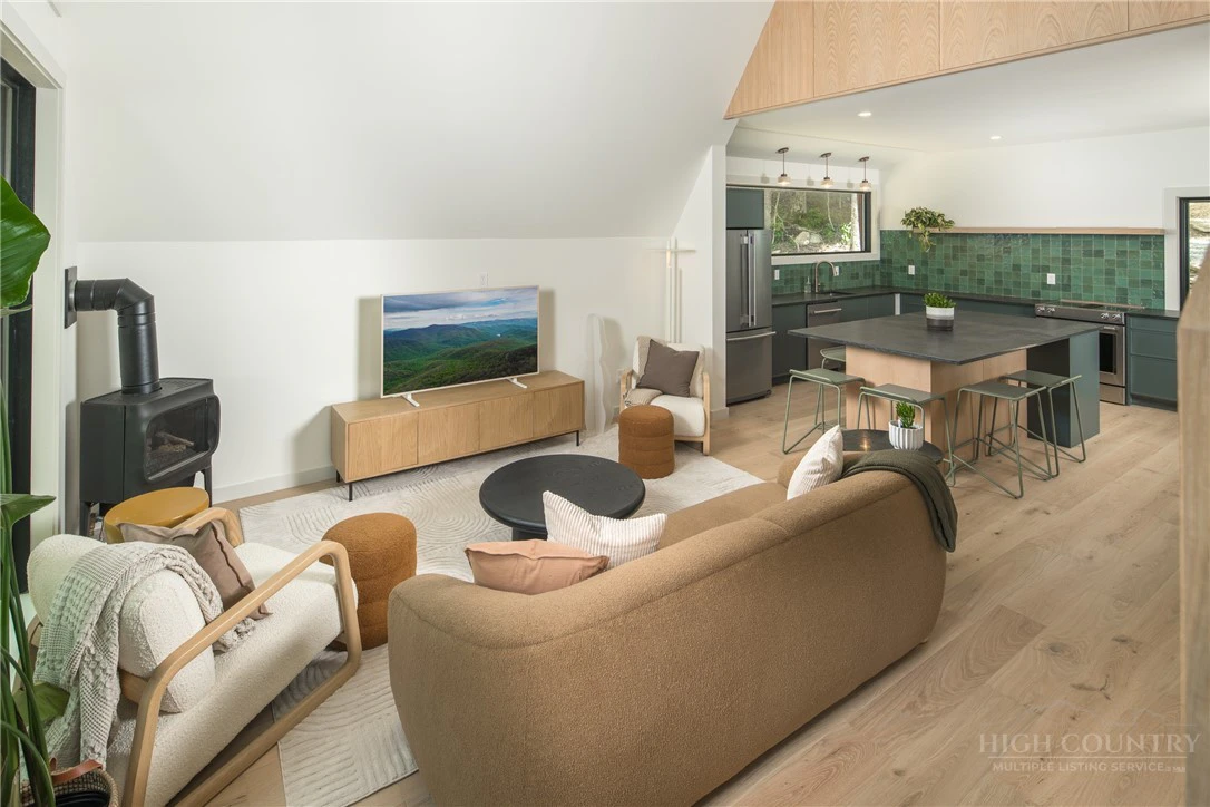 Image number 2 for the current listing