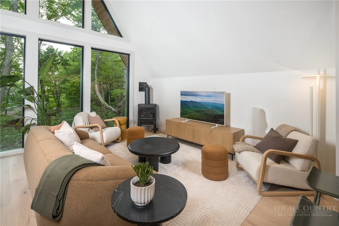 Image number 3 for the current listing