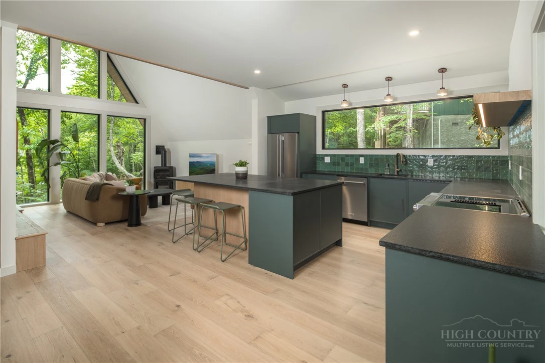 Image number 10 for the current listing