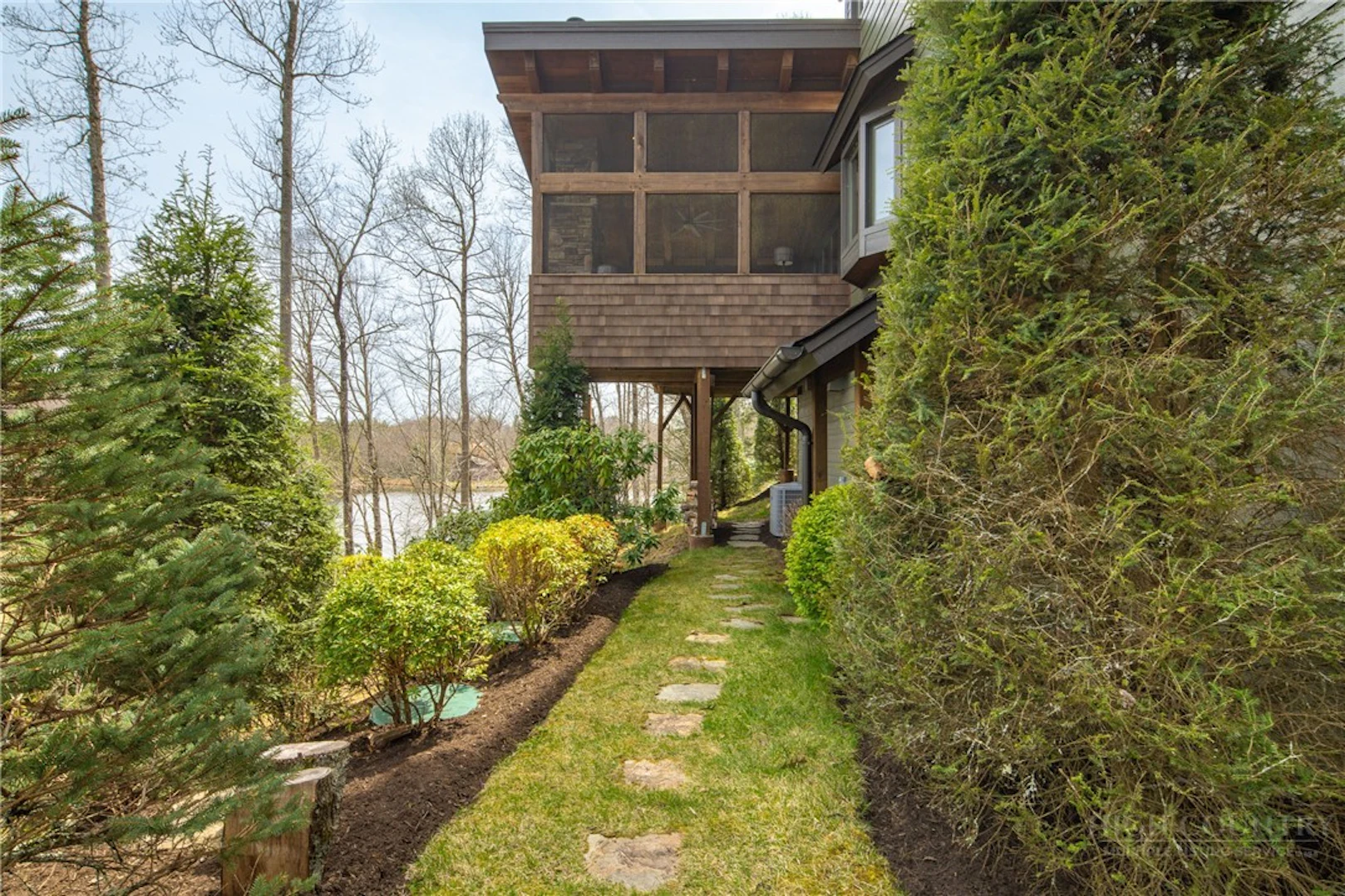Image number 4 for the current listing