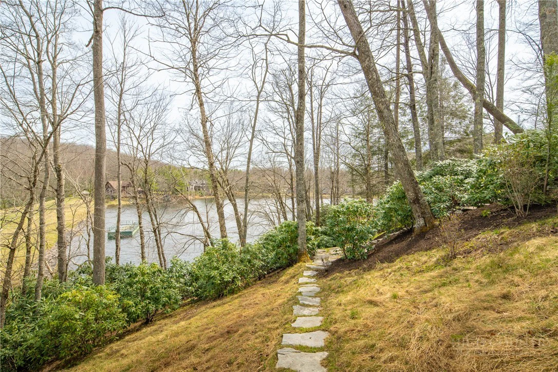 Image number 2 for the current listing