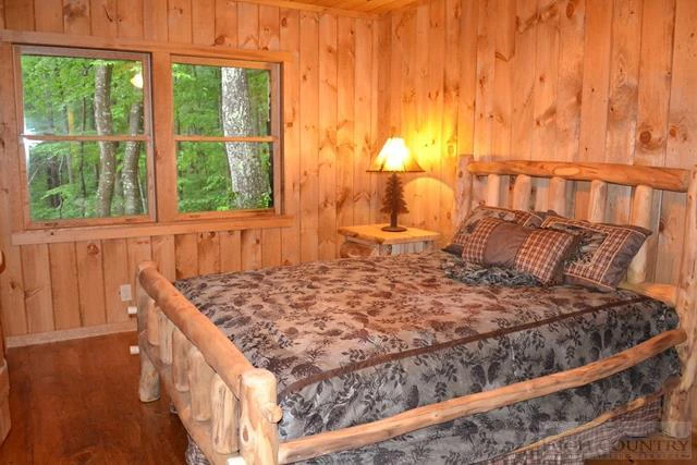 Image number 6 for the current listing