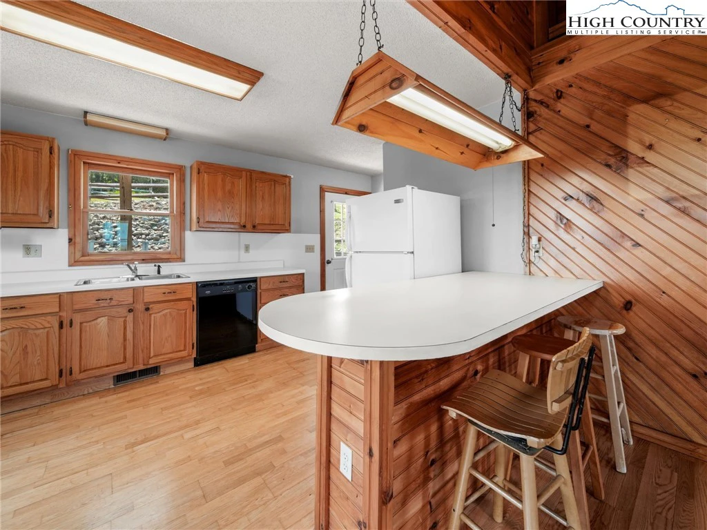 Image number 6 for the current listing