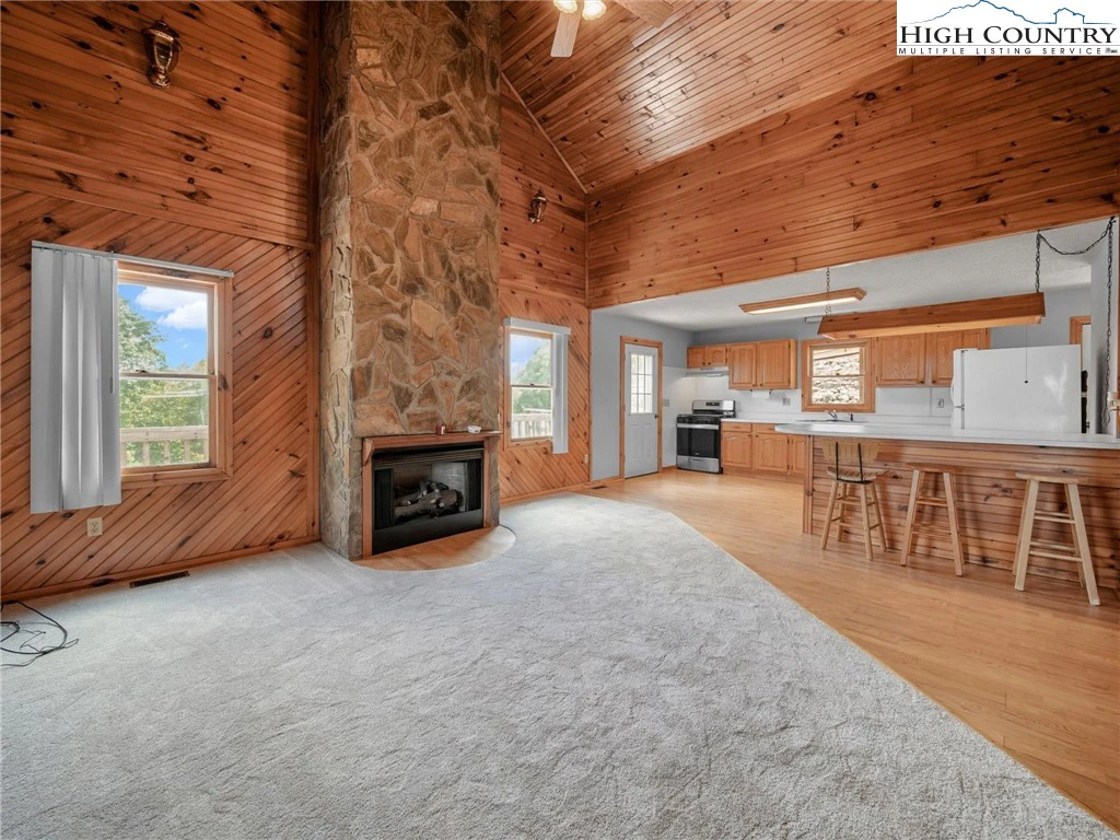Image number 21 for the current listing