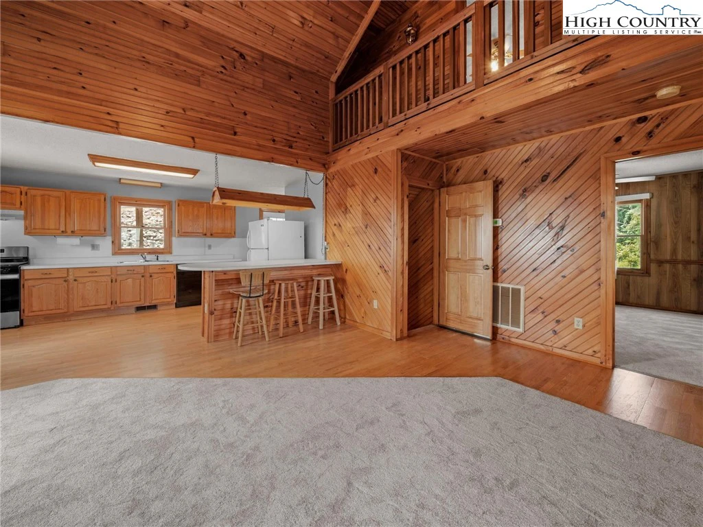 Image number 1 for the current listing