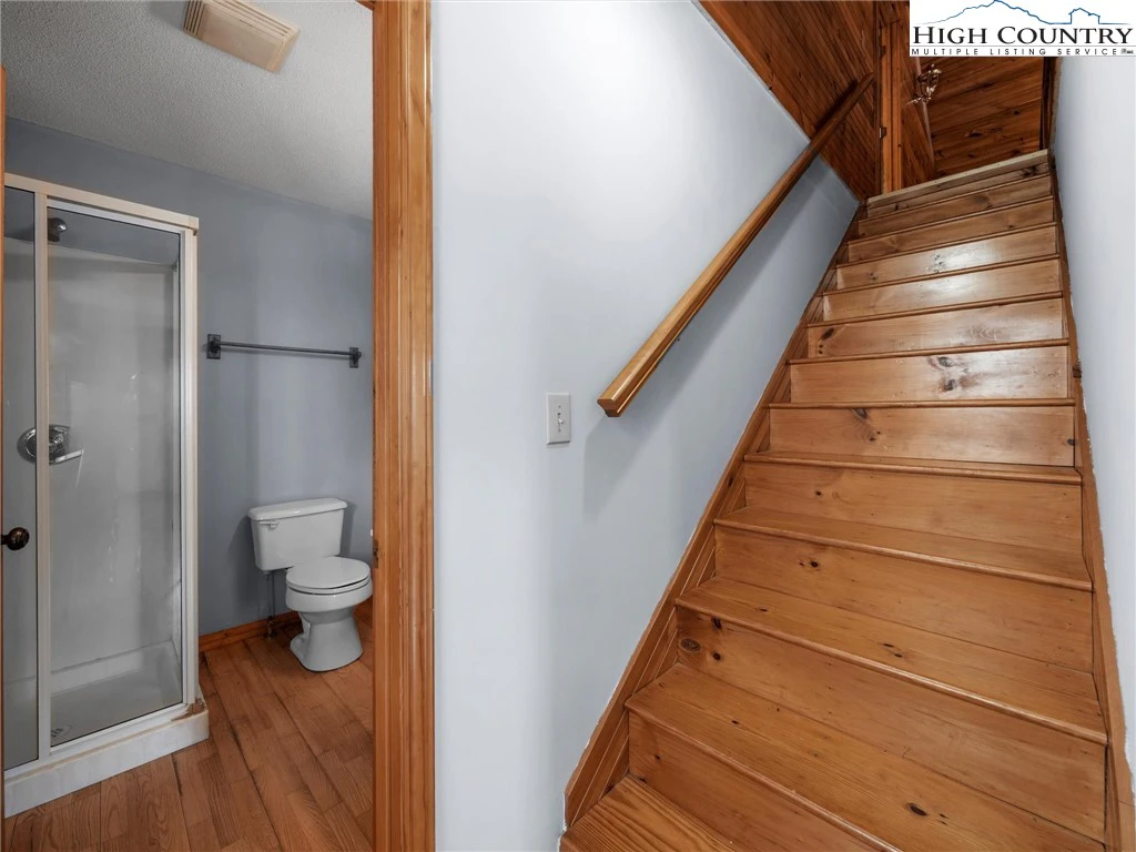 Image number 15 for the current listing