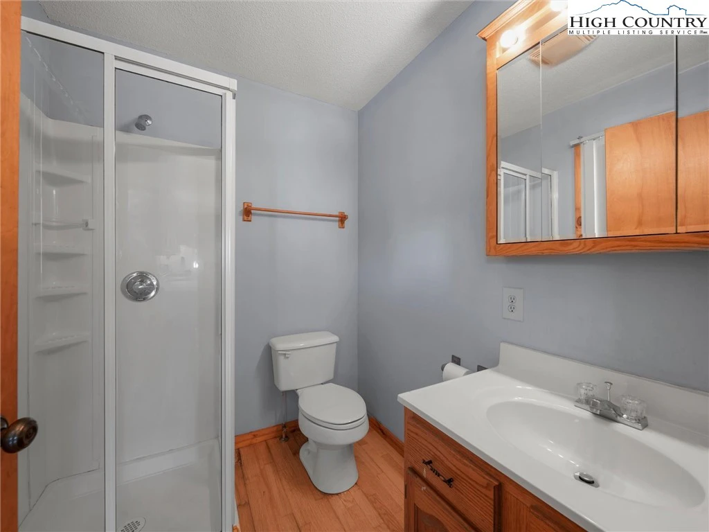 Image number 2 for the current listing