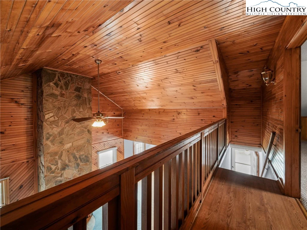 Image number 11 for the current listing