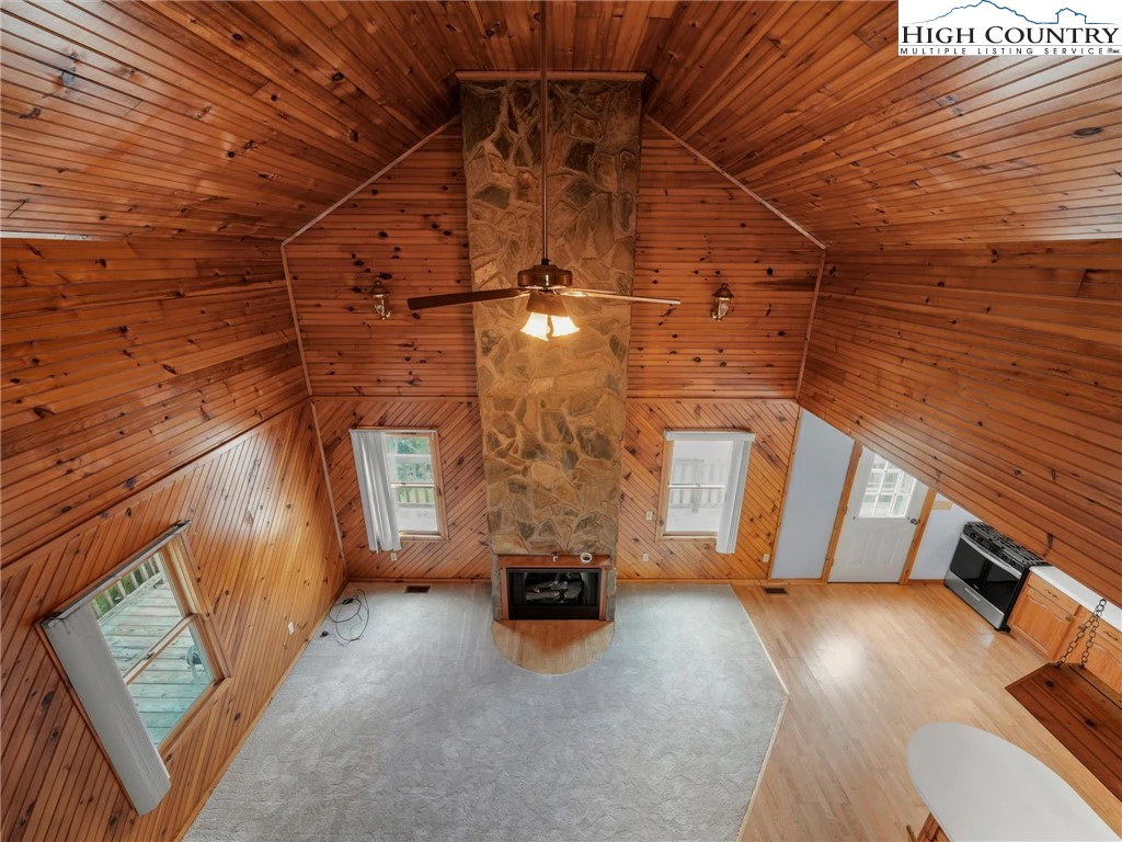 Image number 19 for the current listing