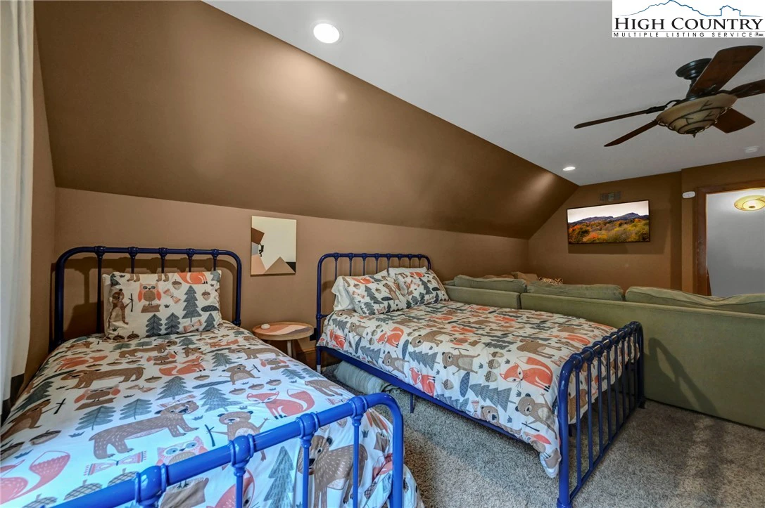 Image number 5 for the current listing