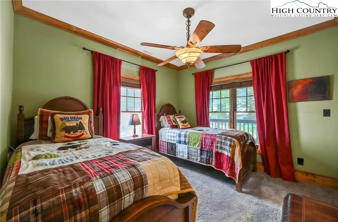 Image number 3 for the current listing