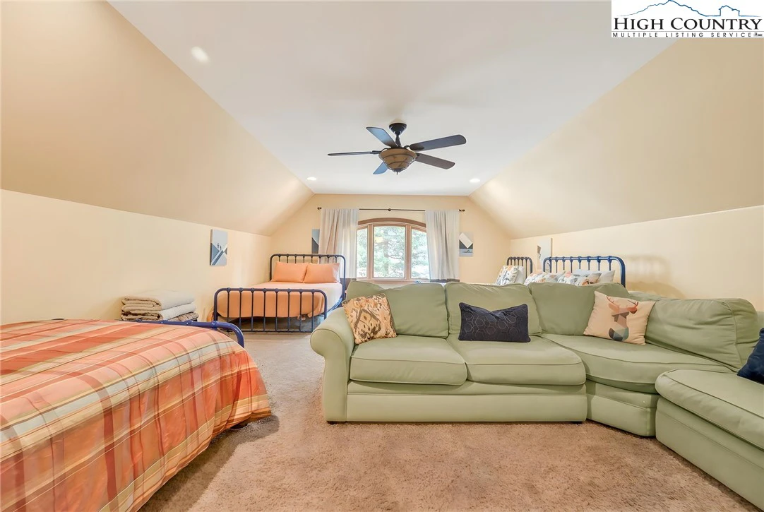 Image number 4 for the current listing