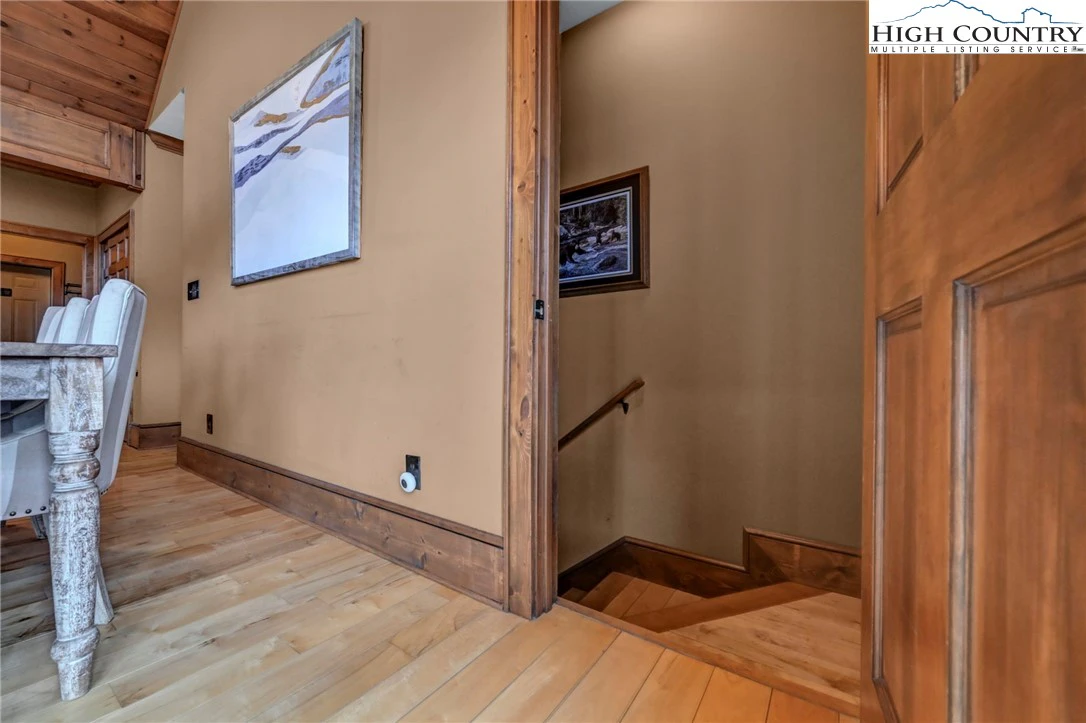 Image number 6 for the current listing