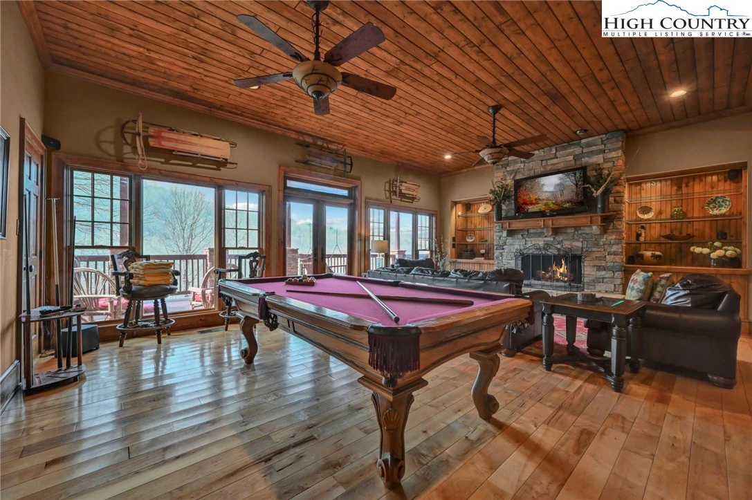 Image number 8 for the current listing