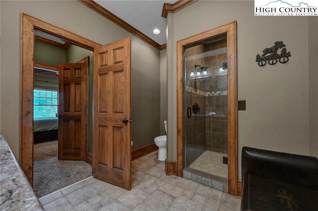 Image number 2 for the current listing