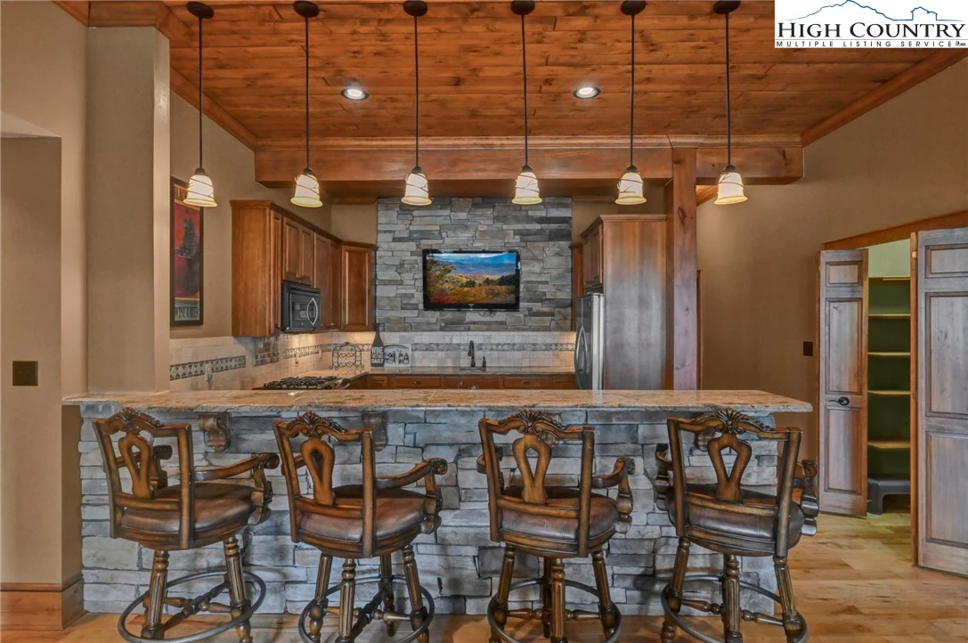 Image number 9 for the current listing