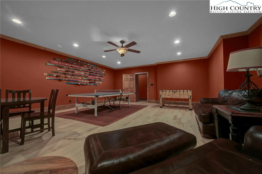 Image number 21 for the current listing