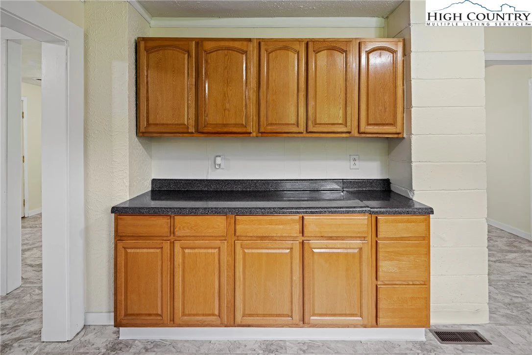 Image number 13 for the current listing