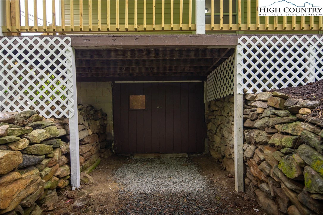 Image number 9 for the current listing
