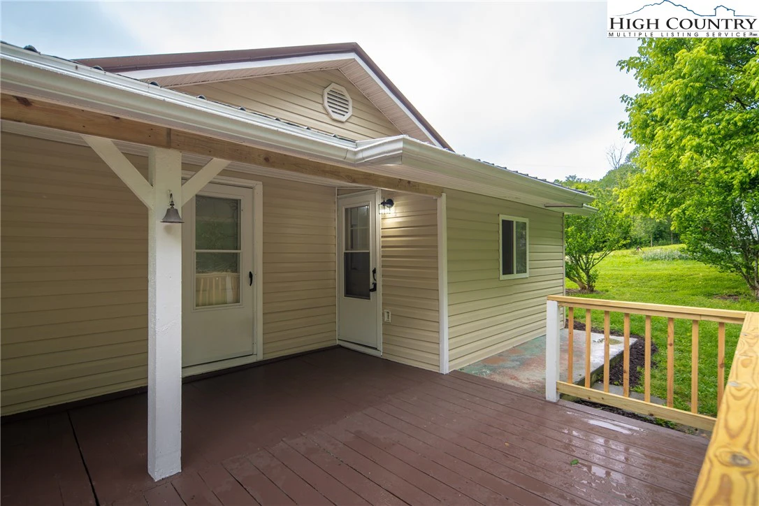 Image number 14 for the current listing