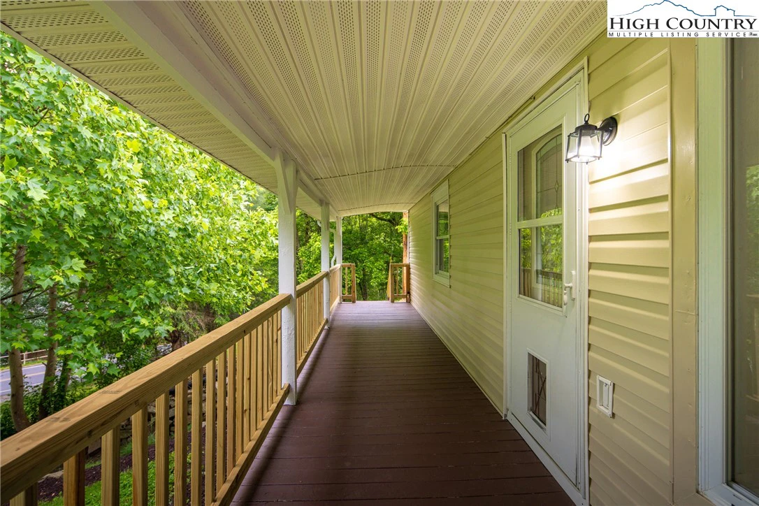 Image number 16 for the current listing
