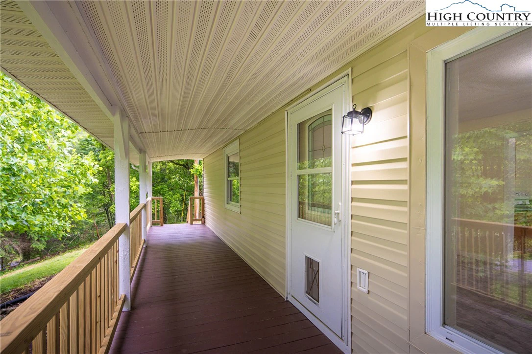 Image number 17 for the current listing