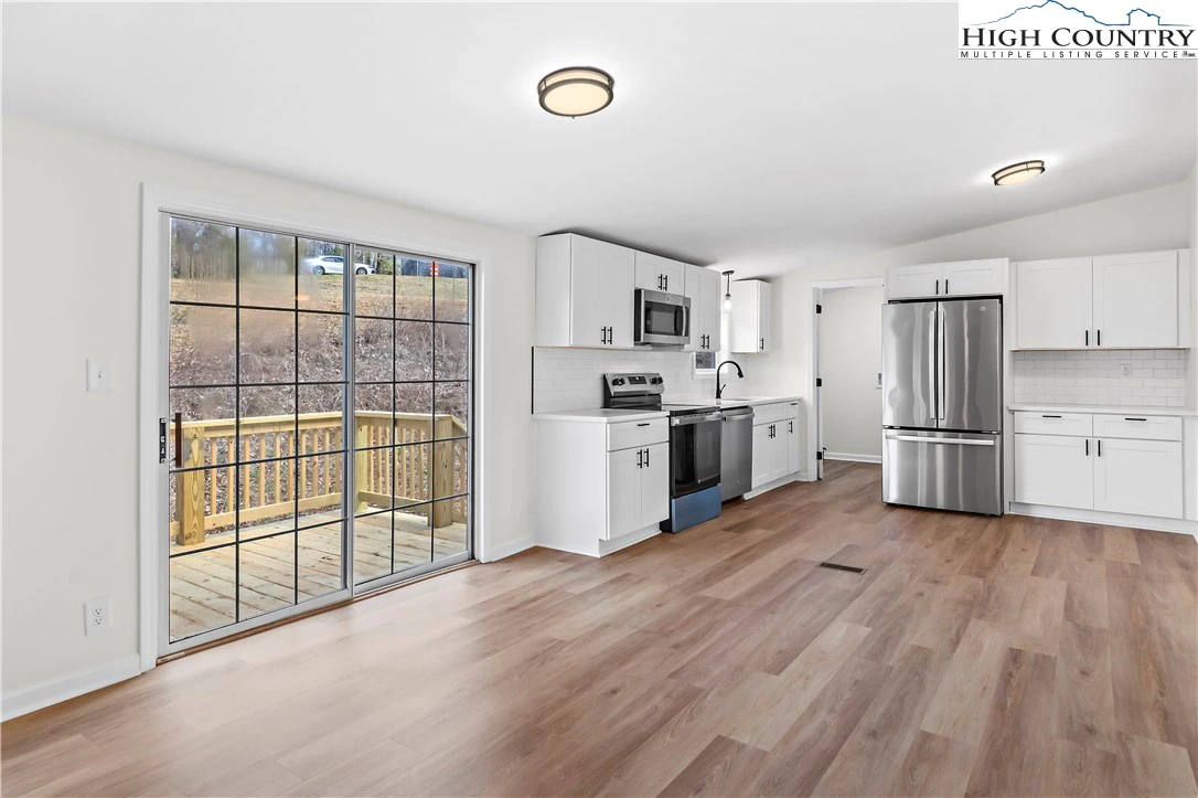 Image number 3 for the current listing