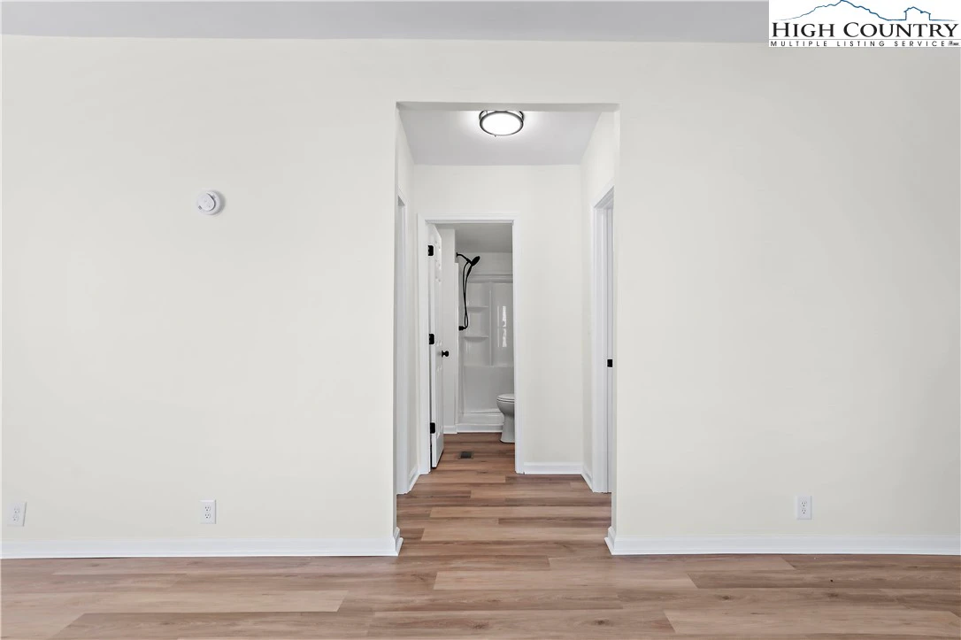 Image number 6 for the current listing