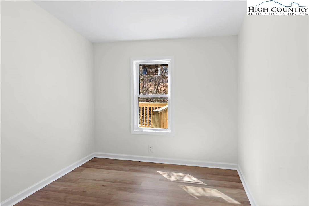 Image number 7 for the current listing
