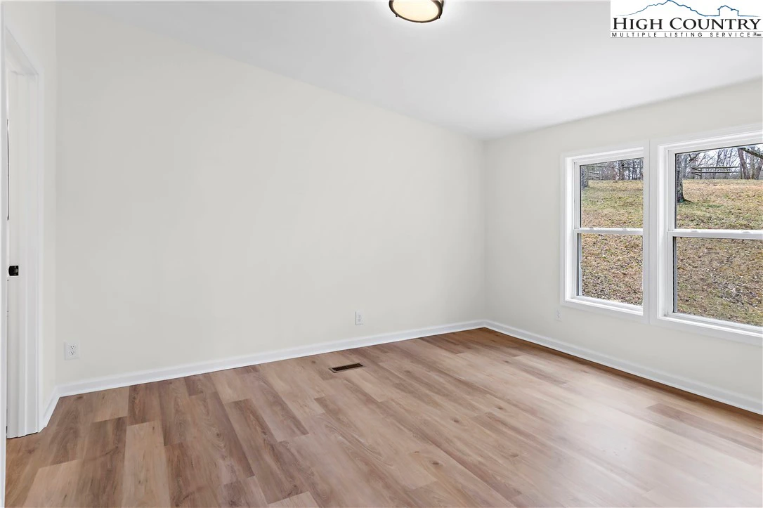 Image number 2 for the current listing