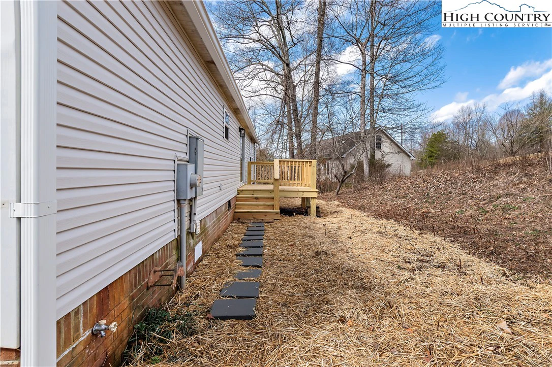 Image number 15 for the current listing
