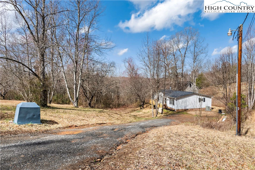 Image number 17 for the current listing