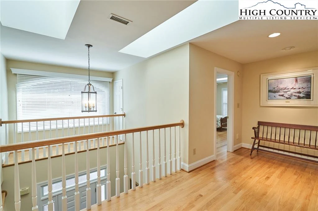 Image number 7 for the current listing