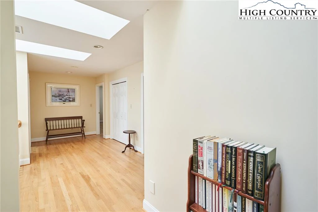 Image number 8 for the current listing