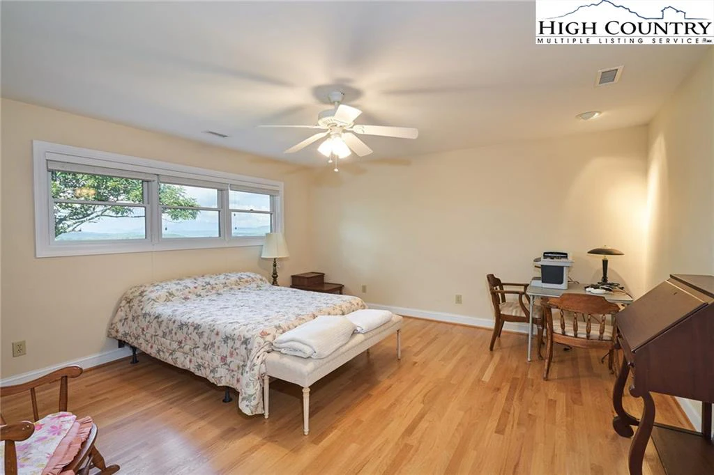 Image number 10 for the current listing