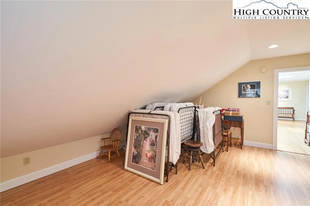 Image number 14 for the current listing