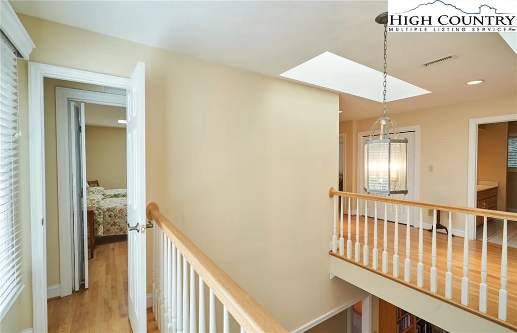 Image number 15 for the current listing