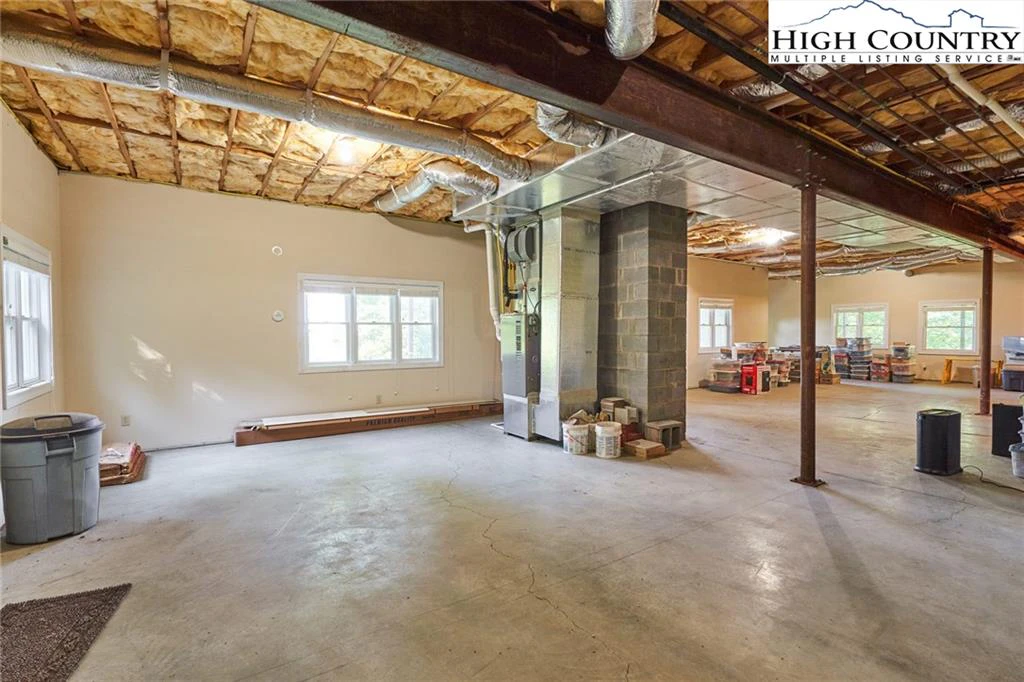 Image number 19 for the current listing