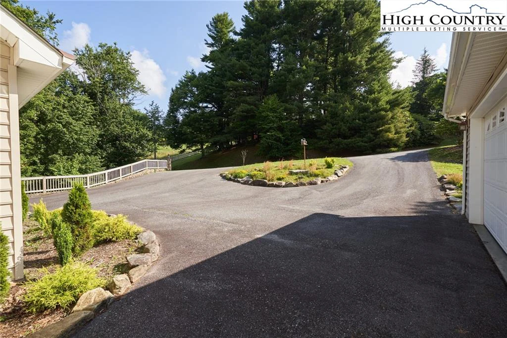 Image number 20 for the current listing