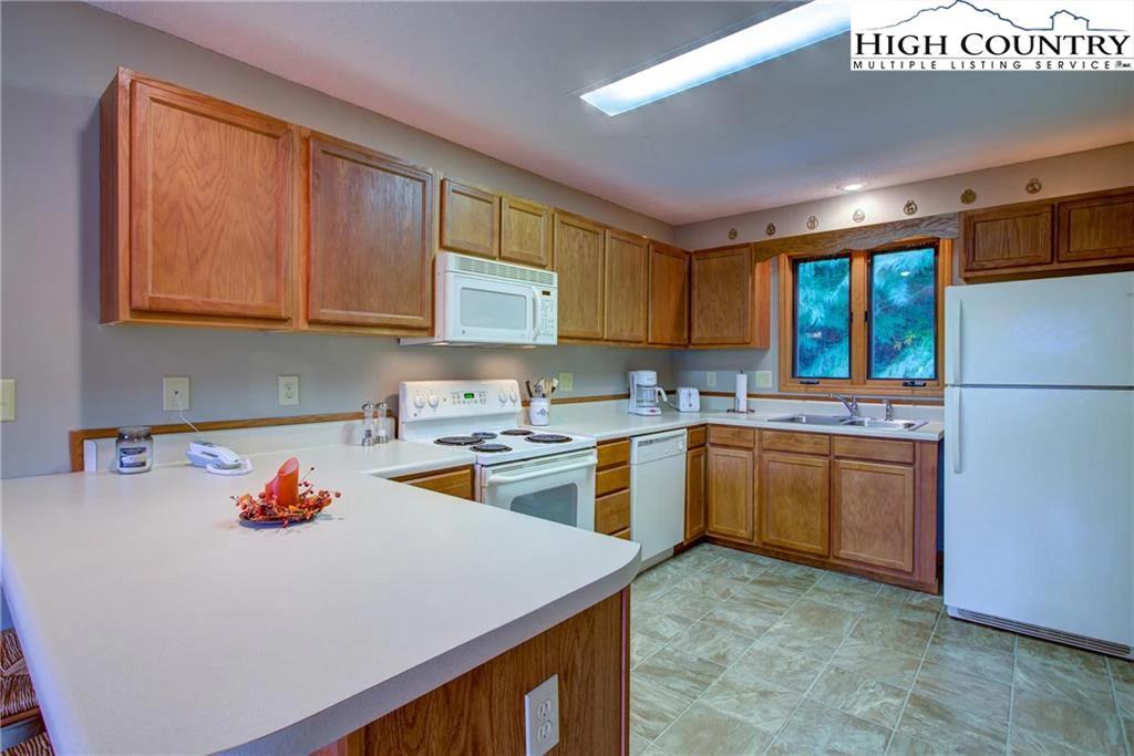 Image number 2 for the current listing