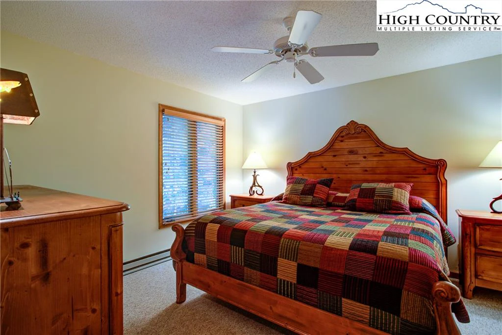 Image number 15 for the current listing