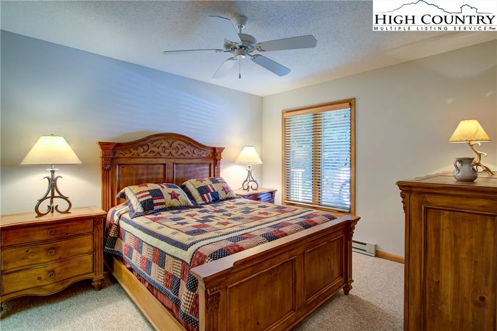 Image number 9 for the current listing