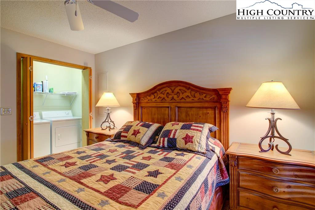 Image number 8 for the current listing