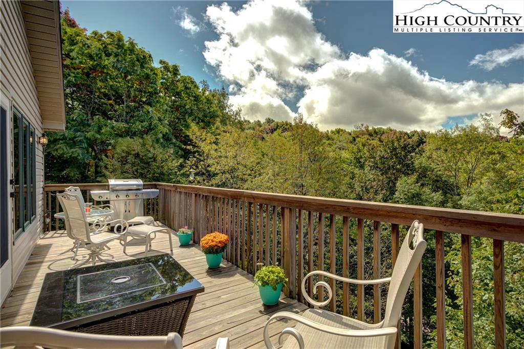 Image number 21 for the current listing