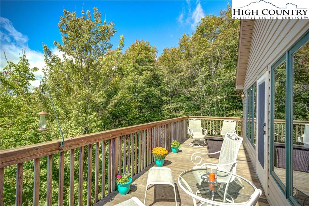 Image number 19 for the current listing
