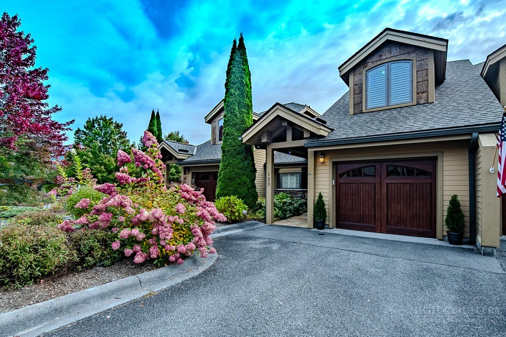 Image number 1 for the current listing