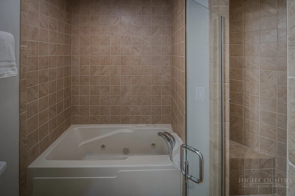 Image number 6 for the current listing