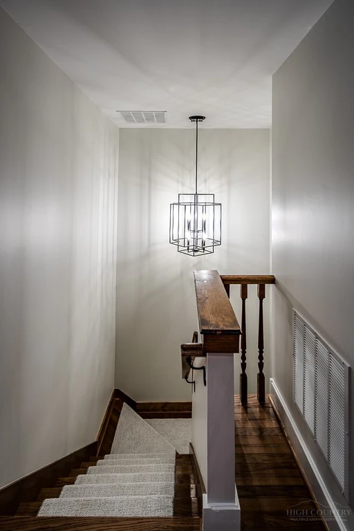 Image number 11 for the current listing