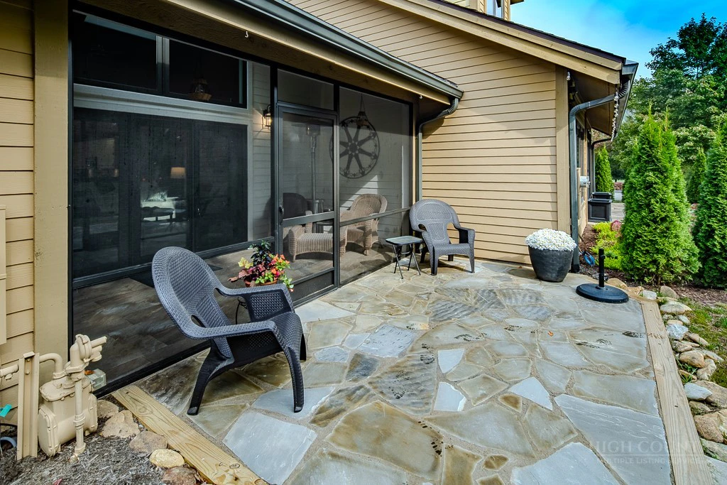 Image number 21 for the current listing