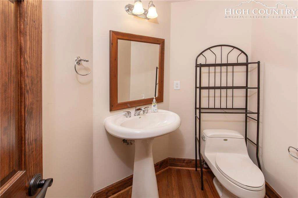 Image number 3 for the current listing